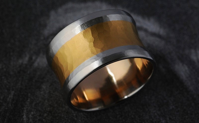 24ct gold and platinum ring No 2440