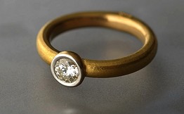 24ct Gold, Platinum and Diamond ring No 1423