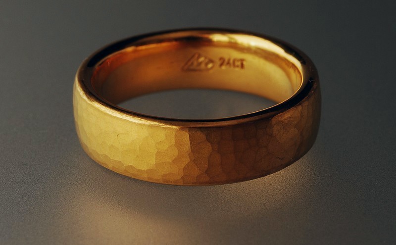 24ct gold ring No 2212