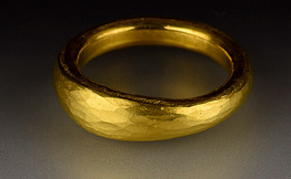 24ct gold ring No 2221