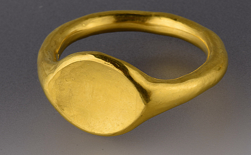 24ct gold ring No 2224