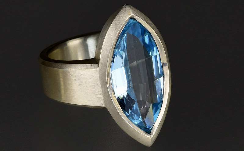 Sterling Silver and Blue Topaz ring No 3806